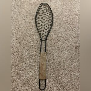 Barbeque fish holding tool